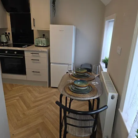 Flat With A Garage Apartment *